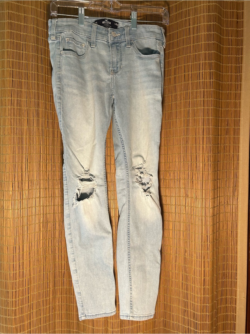 Hollister light-wash distressed skinny size 25